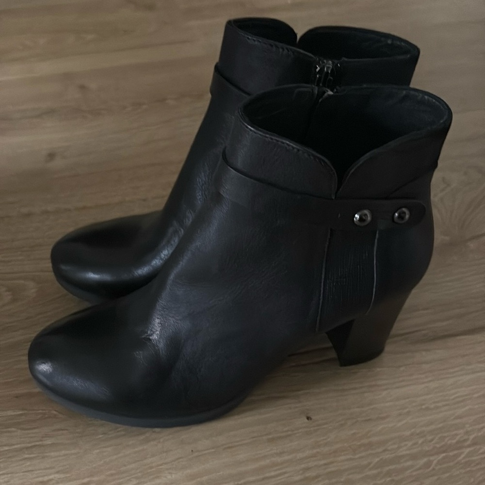 IGI & CO black leather zip up round toe ankle boots size 35 NEVER WORN!